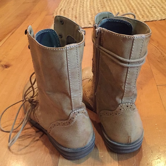 Boots, tan - Picture 3 of 5